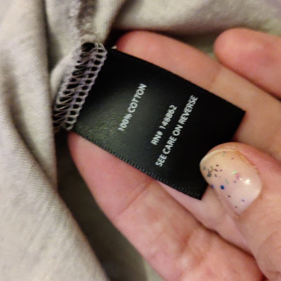 Torrid cold should Tshirt. Size 1 - Picture 4 of 6